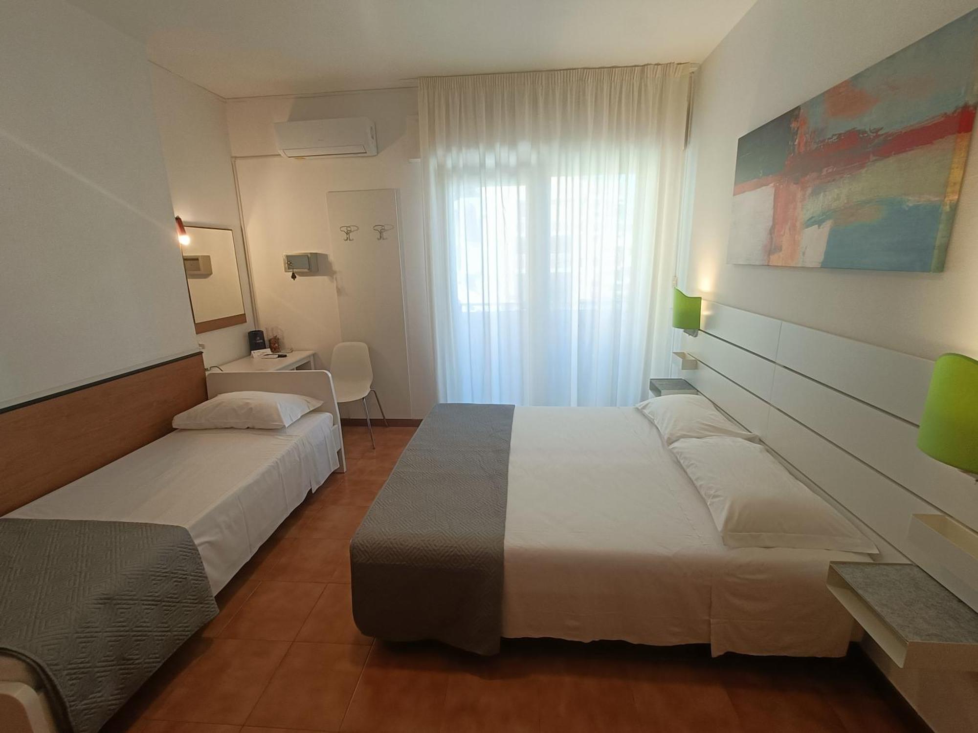 Hotel Merano กราโด ภายนอก รูปภาพ