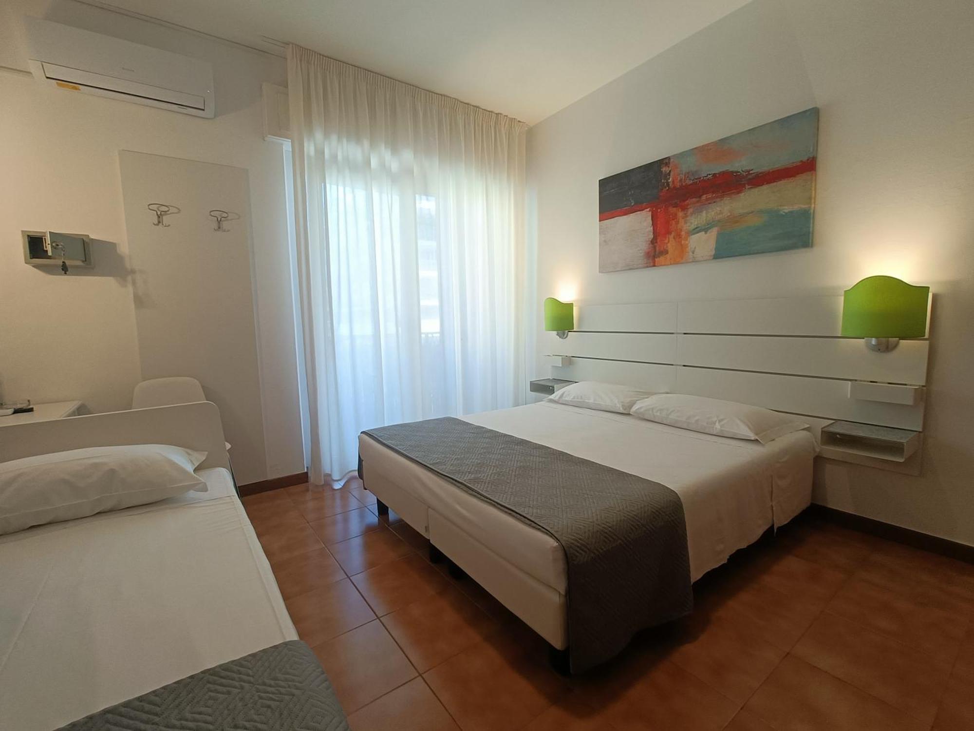 Hotel Merano กราโด ภายนอก รูปภาพ
