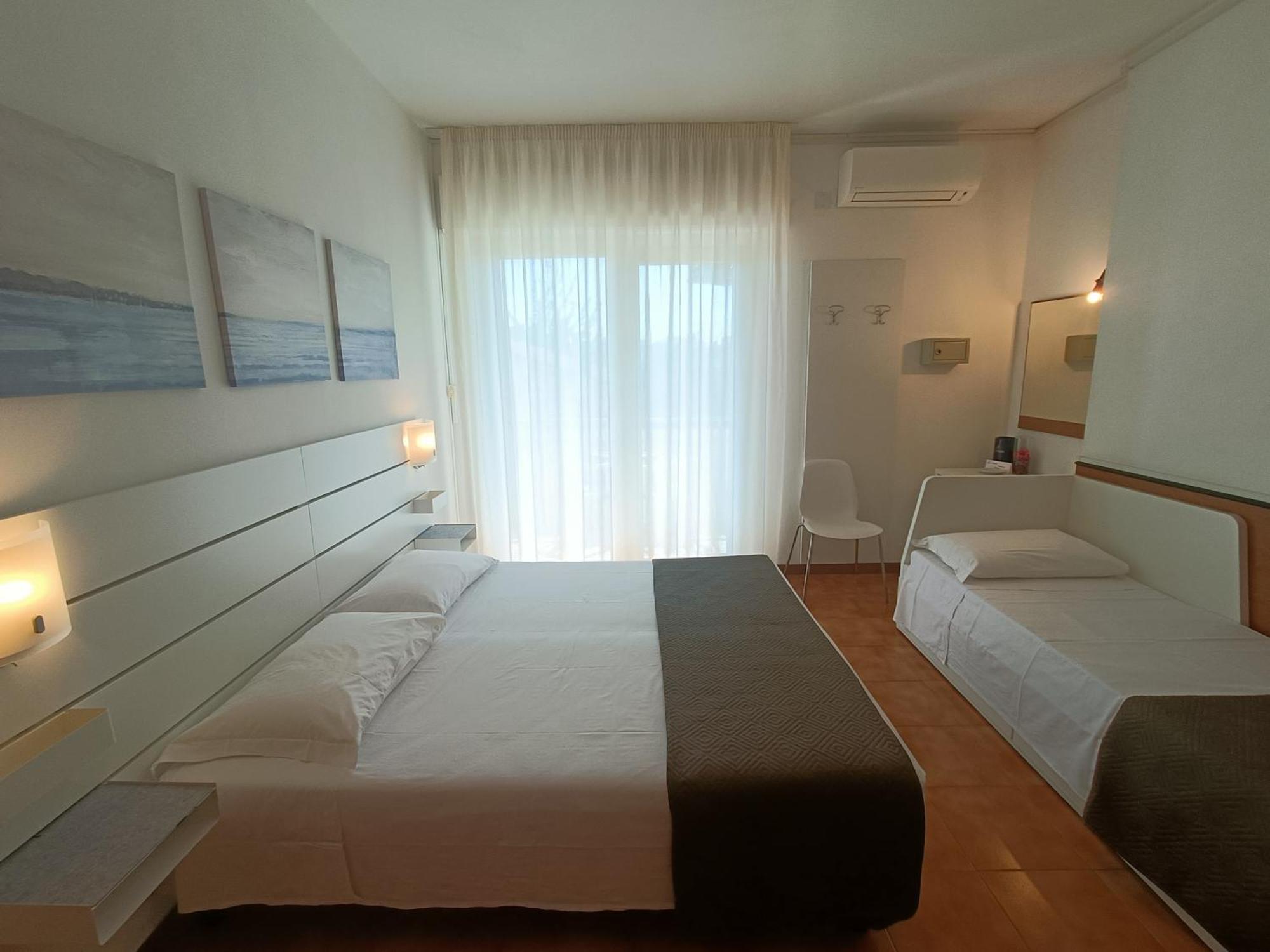 Hotel Merano กราโด ภายนอก รูปภาพ