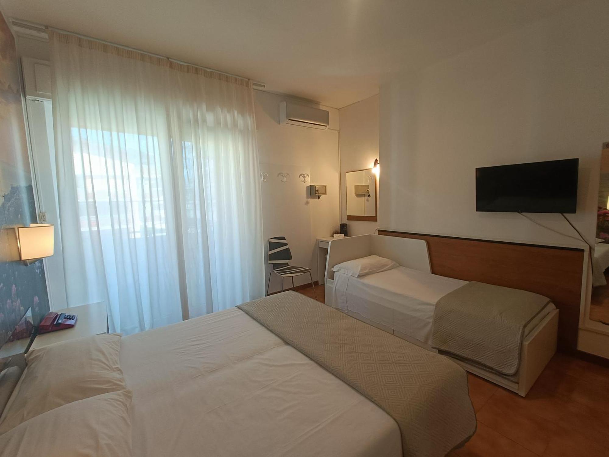 Hotel Merano กราโด ภายนอก รูปภาพ